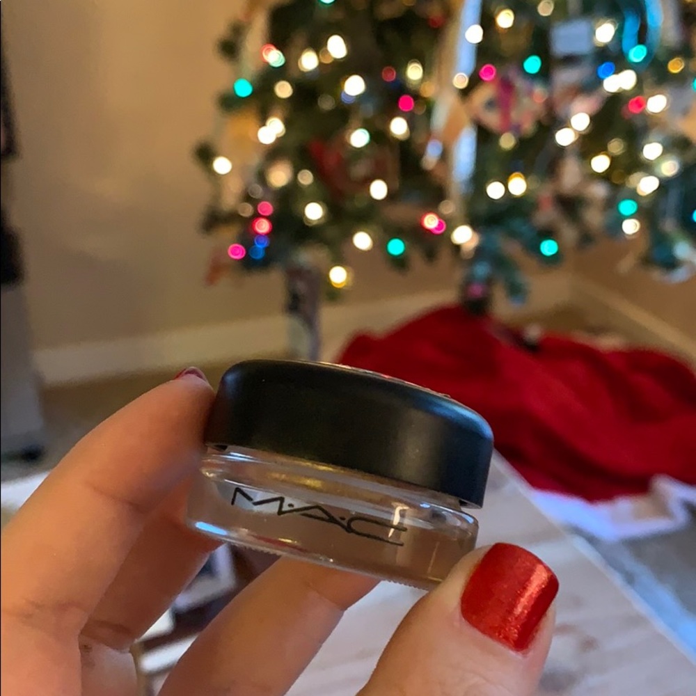 MAC Cushy eyeshadow
